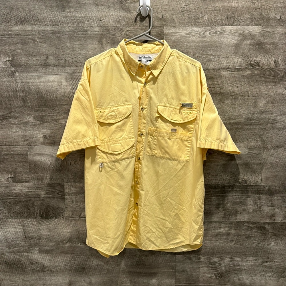 Columbia Pre loved Men Shirt in yellow in good condition. Size medium. - Picture 1 of 7